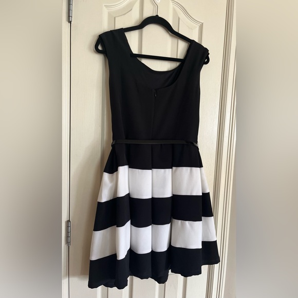 Rickis Black & White Fit & Flare Dress Size 8 - Picture 3 of 3